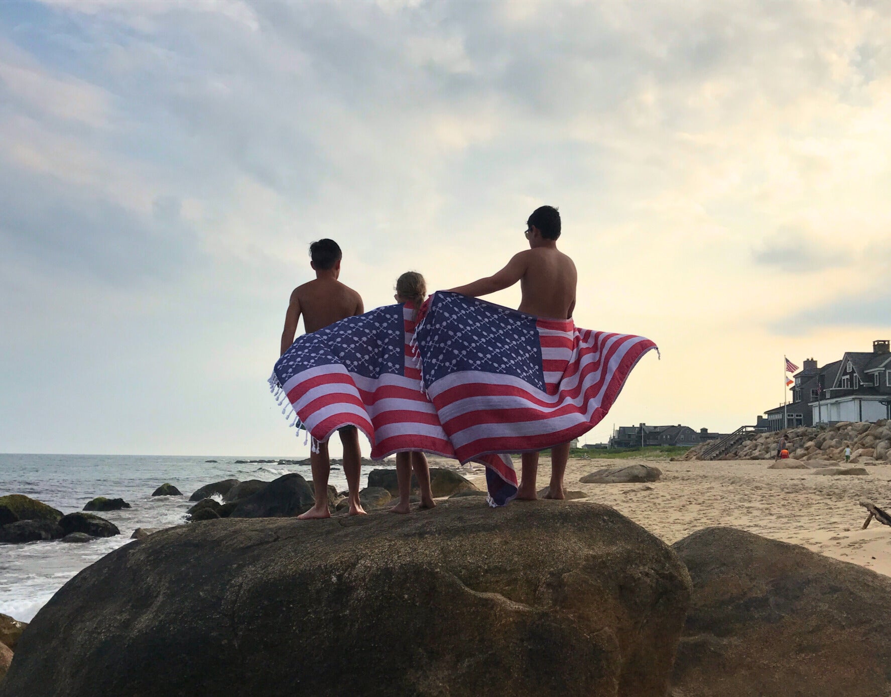 BeachMate American Flag Turkish towel used as a FlagtowelflyingonQrocks – lightweight, patriotic quick-dry towel perfect for the 4th of July, swimming, and travel.